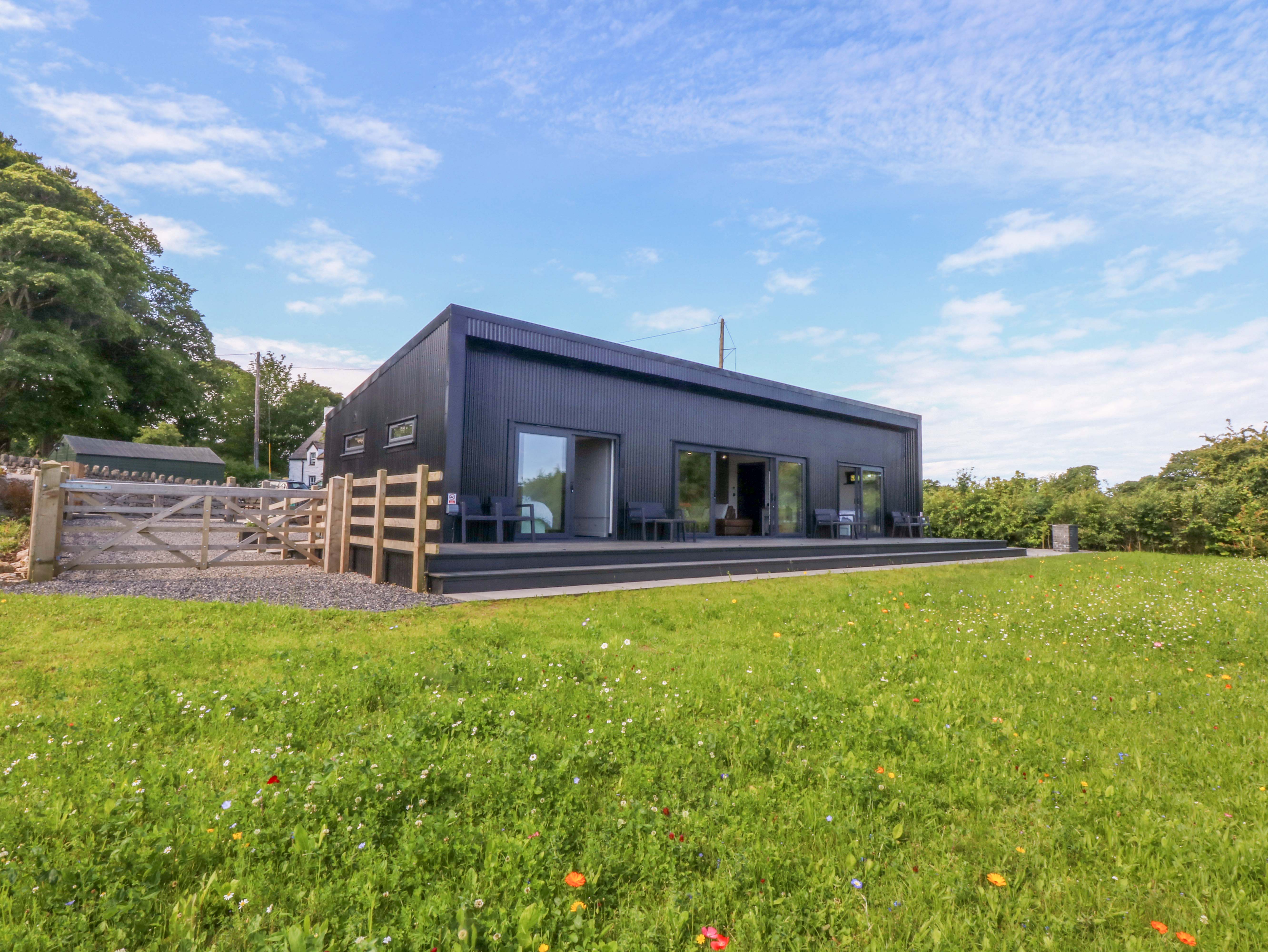 2 bedroom Cottage for rent in Moelfre