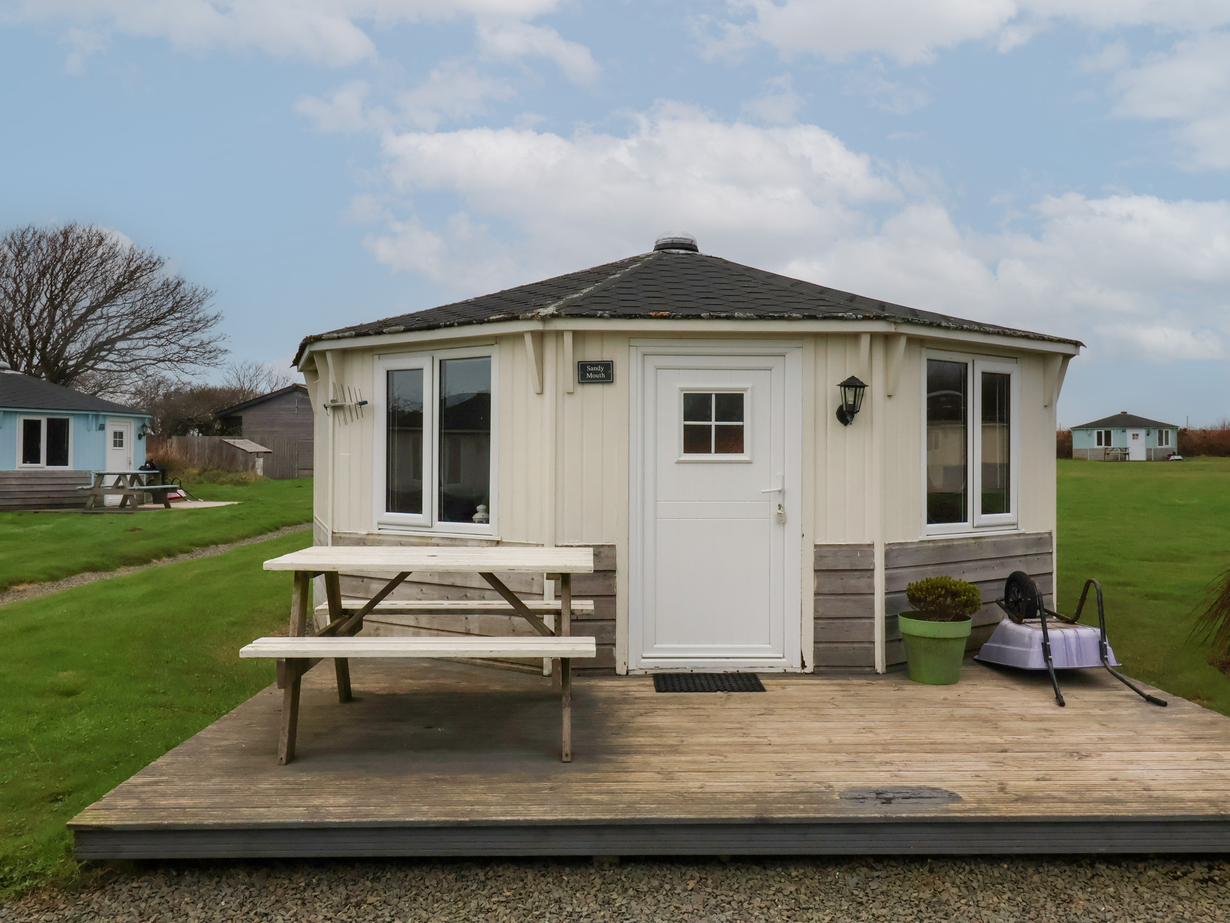 Sandy Bay, Hartland, Devon. Open plan. Near beach. Lake view. Single-storey. Studio-style. Barbecue.