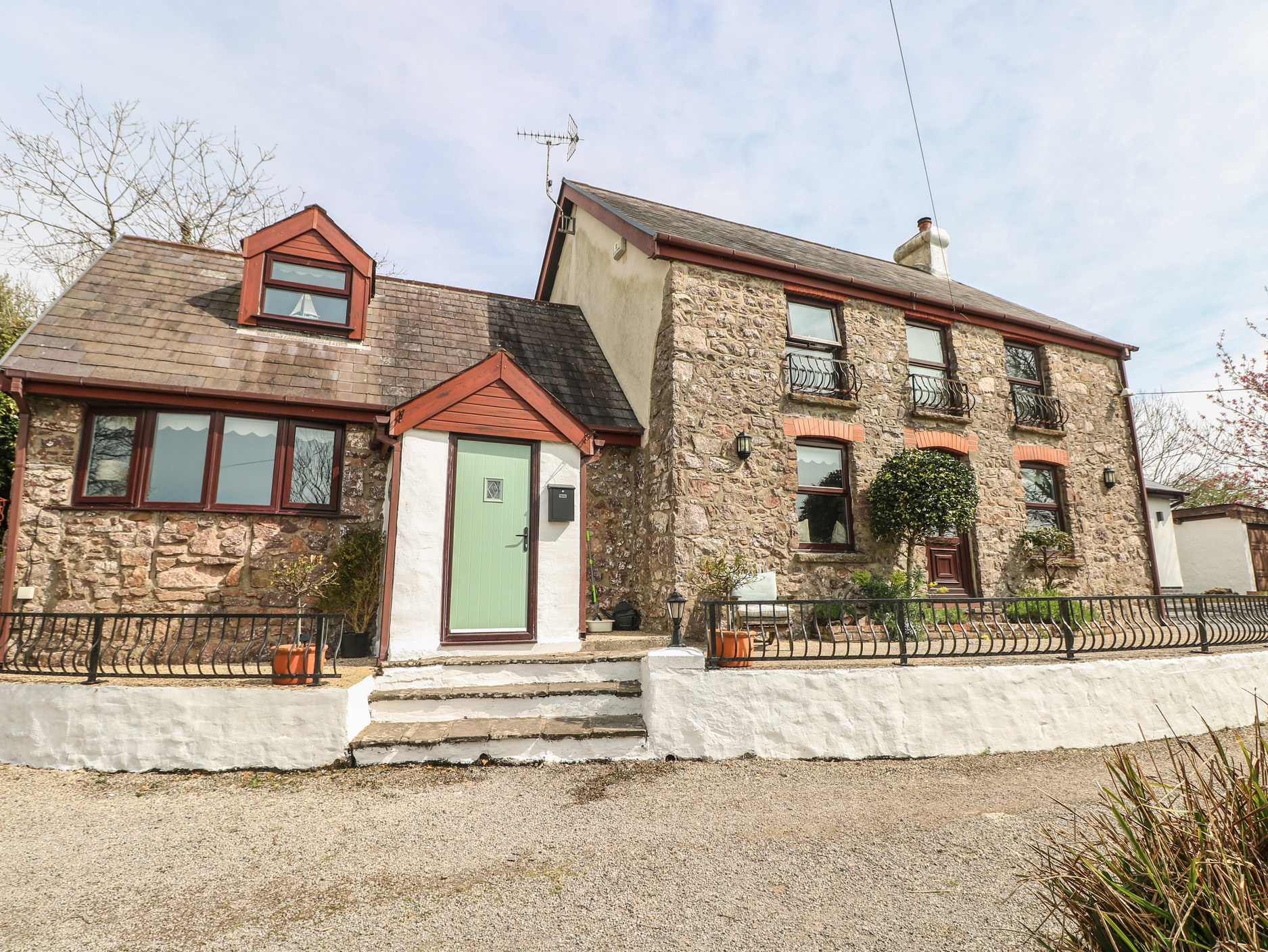4 bedroom Cottage for rent in Swansea