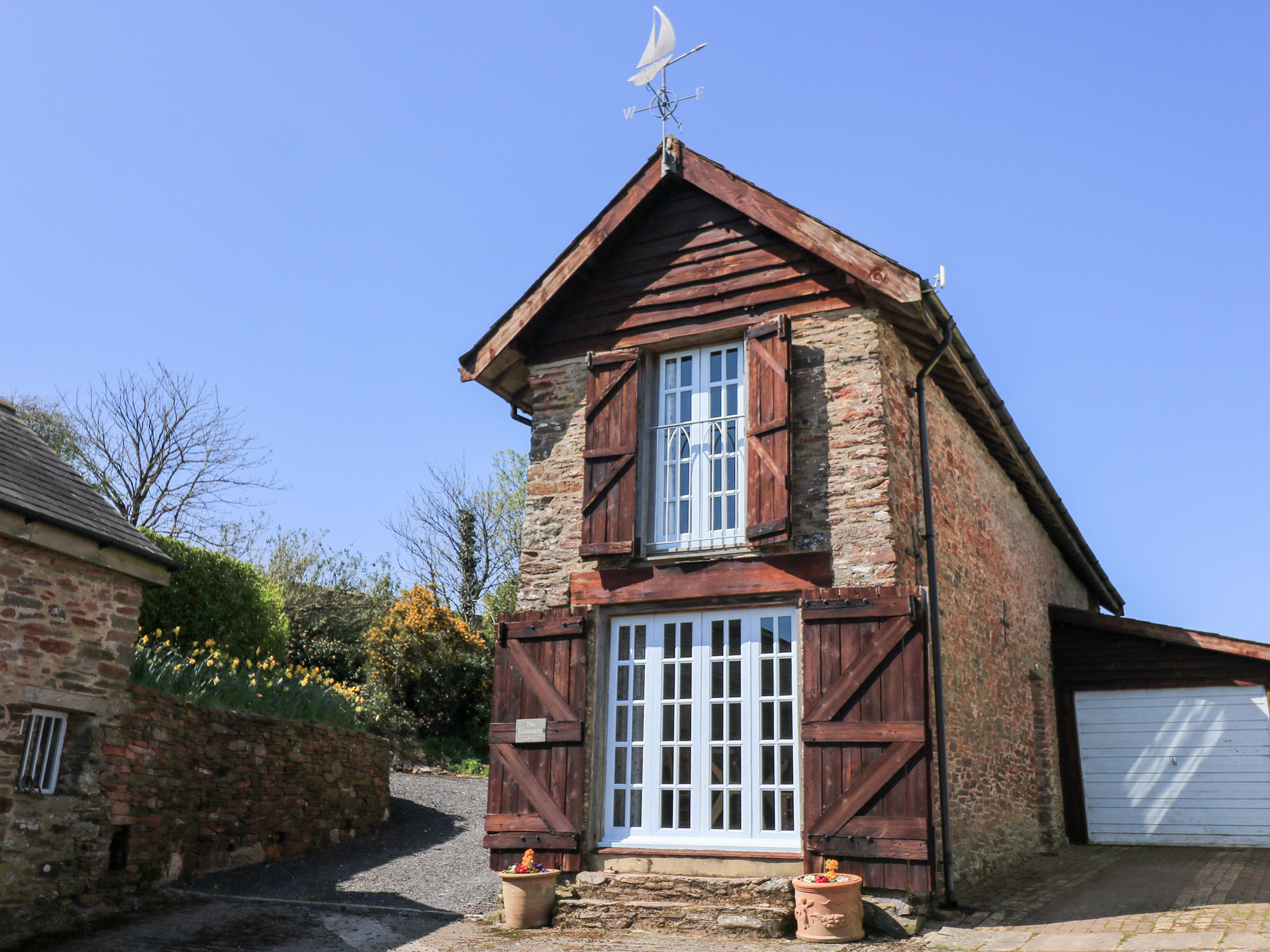 1 bedroom Cottage for rent in Dartmouth