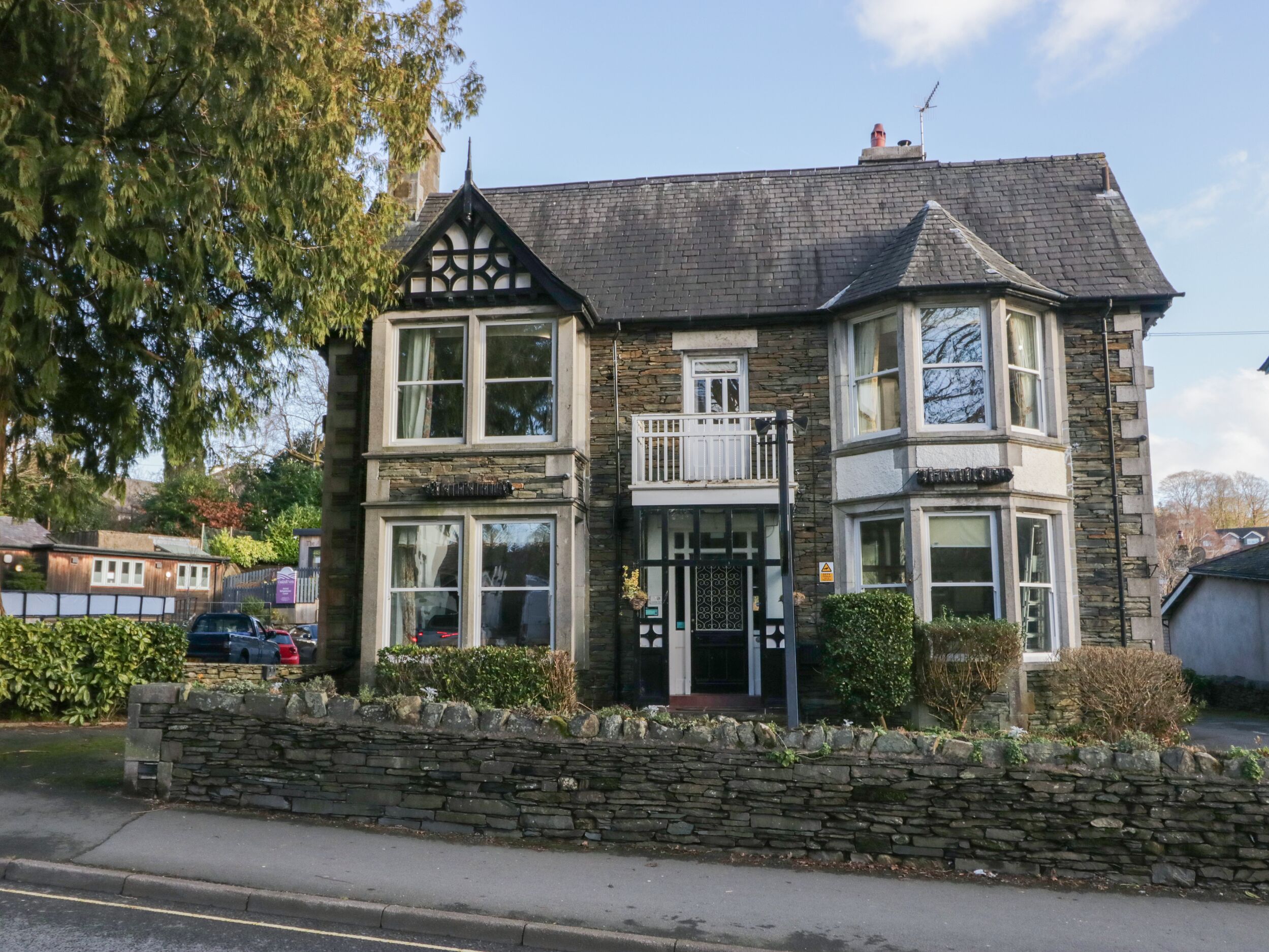 9 bedroom Cottage for rent in Staveley