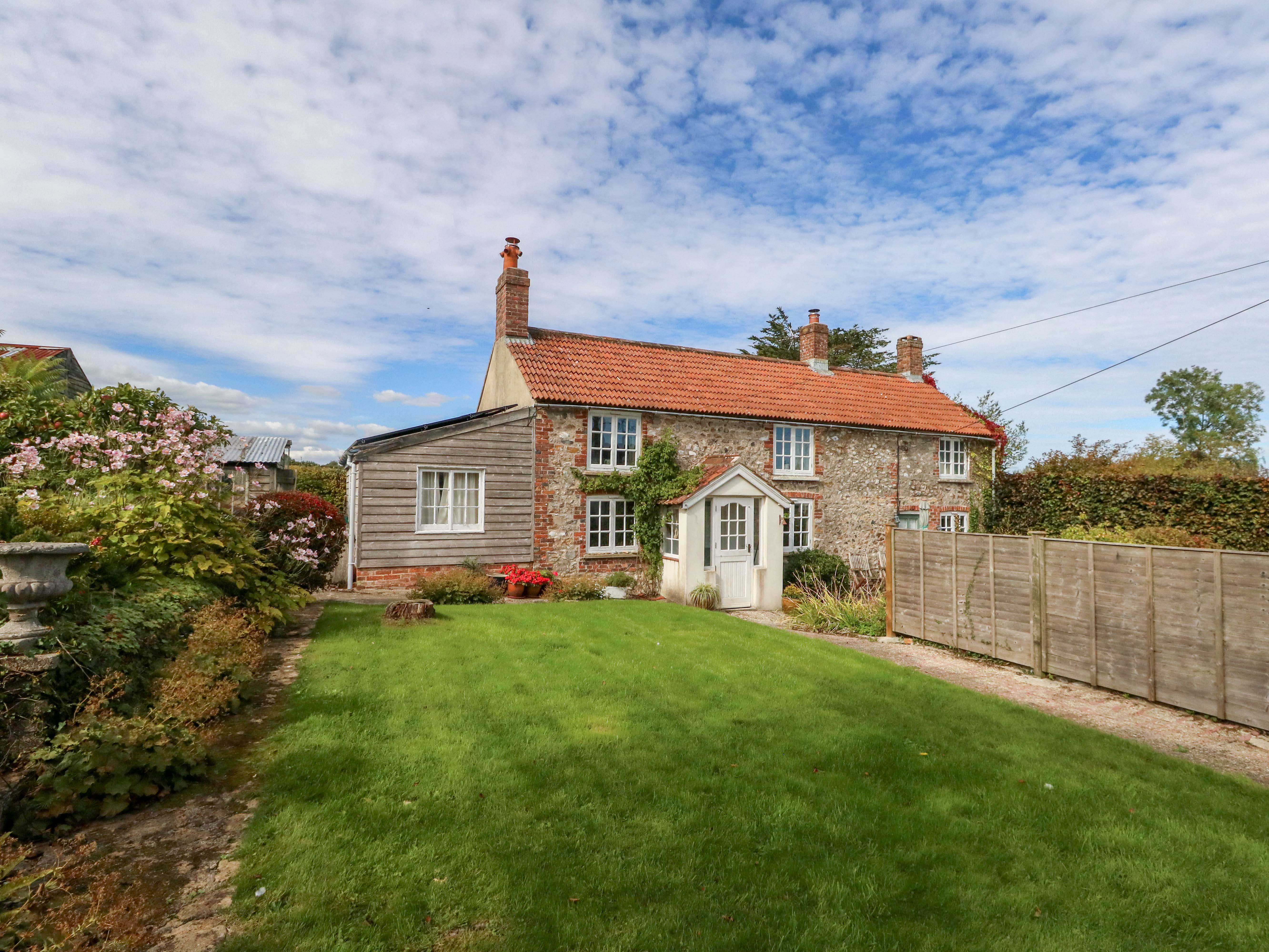 4 bedroom Cottage for rent in Chard