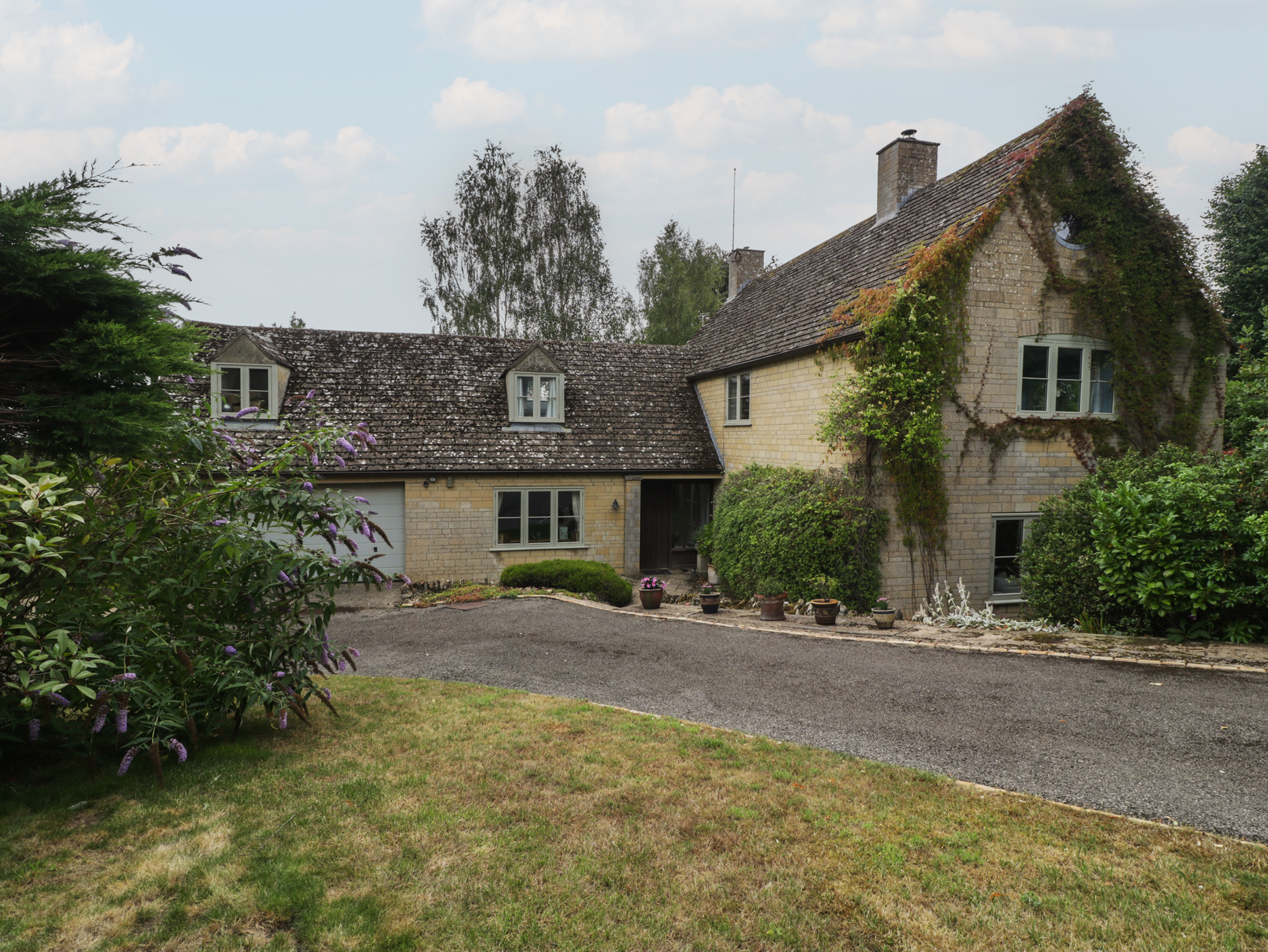 4 bedroom Cottage for rent in Bourton on the Water