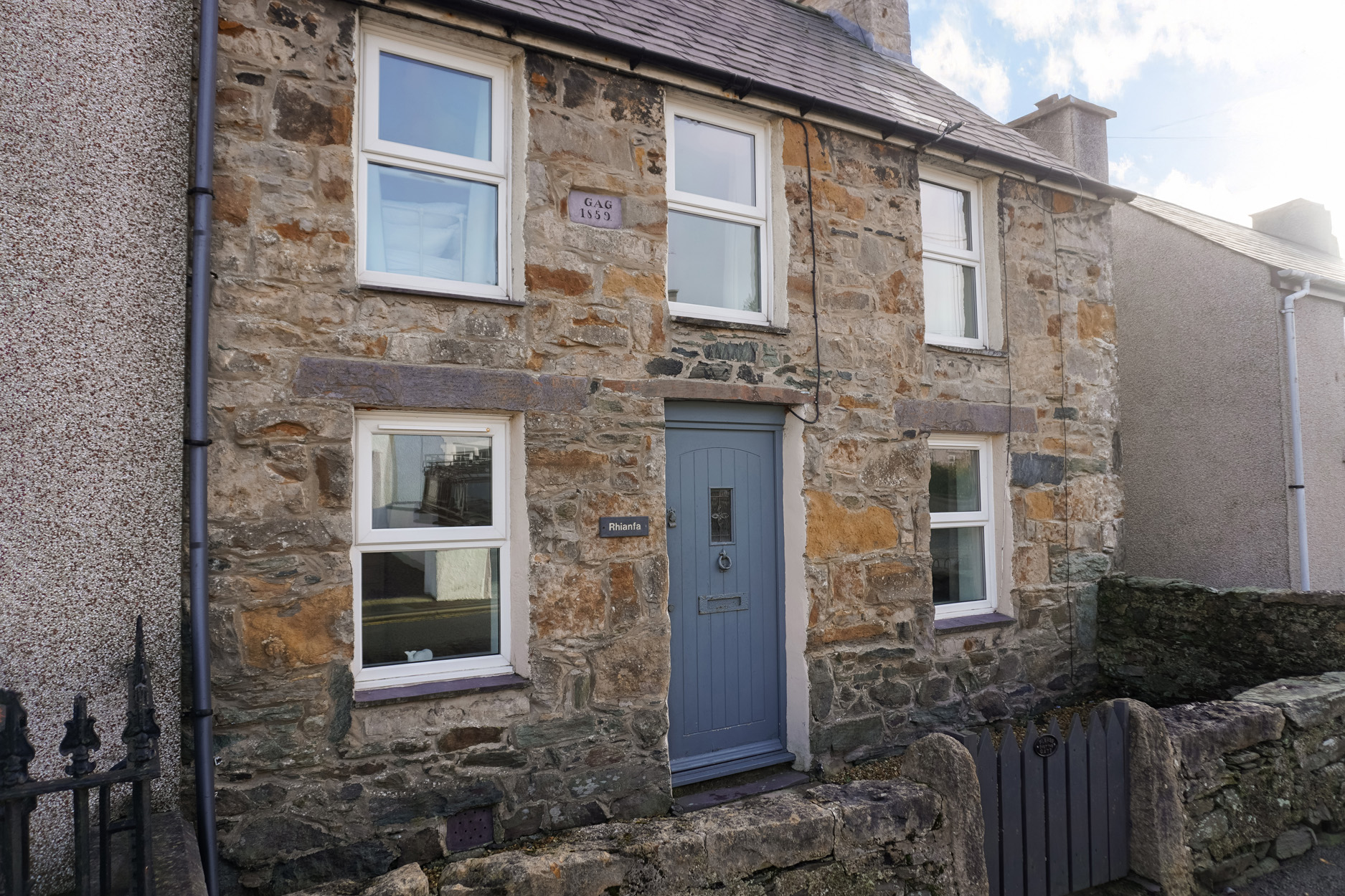2 bedroom Cottage for rent in Newborough