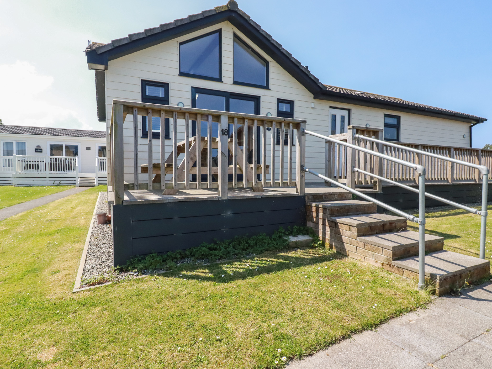 LODGE 18, St Merryn