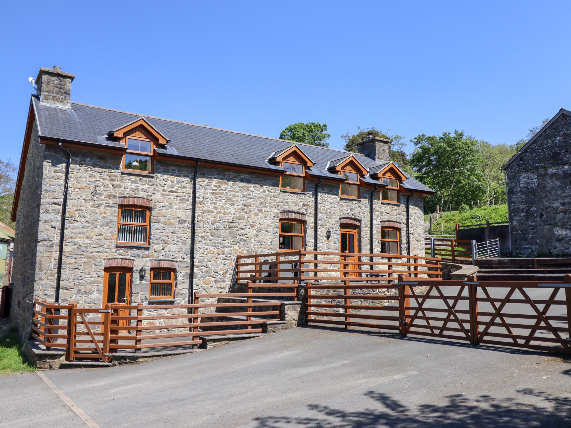 4 bedroom Cottage for rent in Llanbrynmair