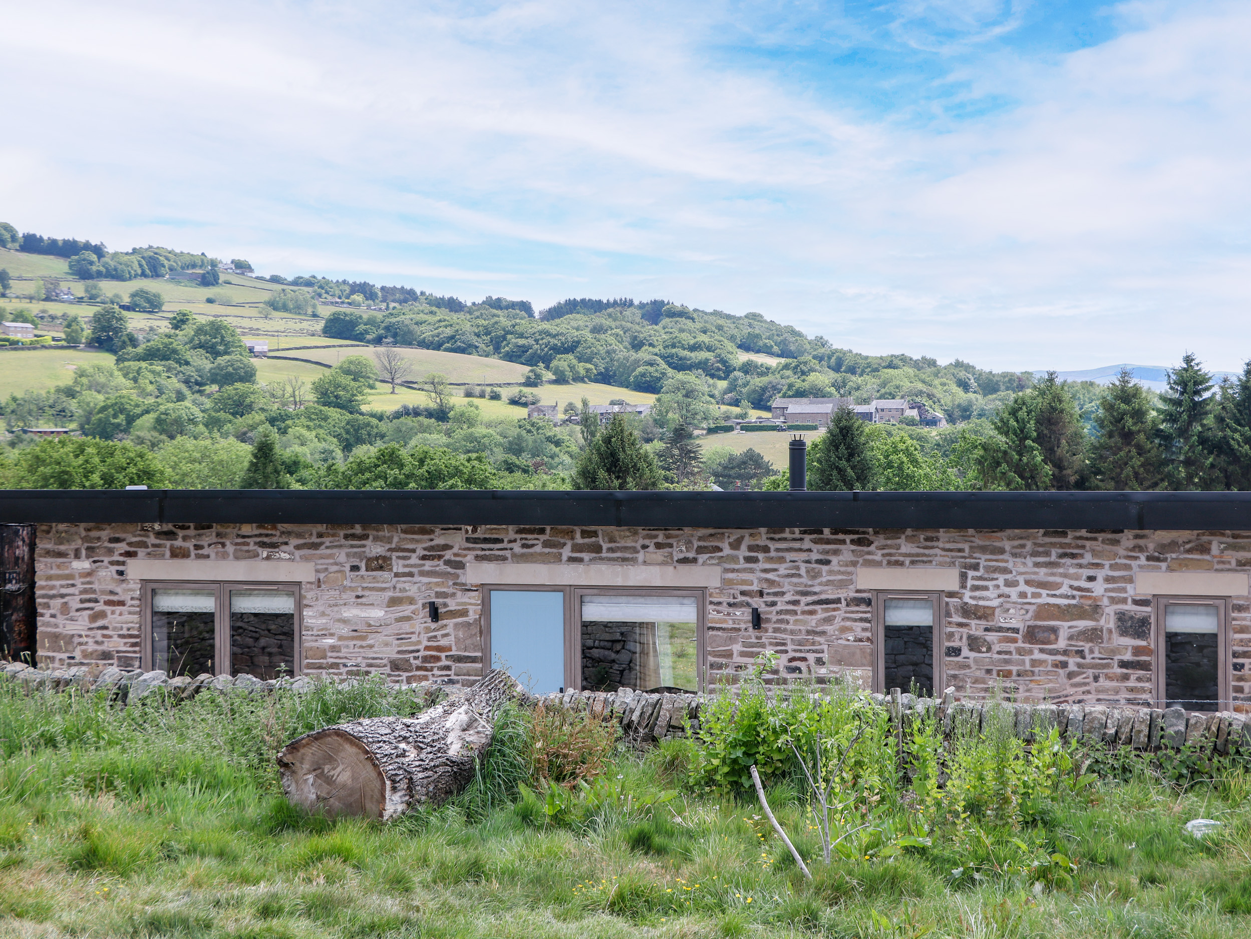 2 bedroom Cottage for rent in Marple