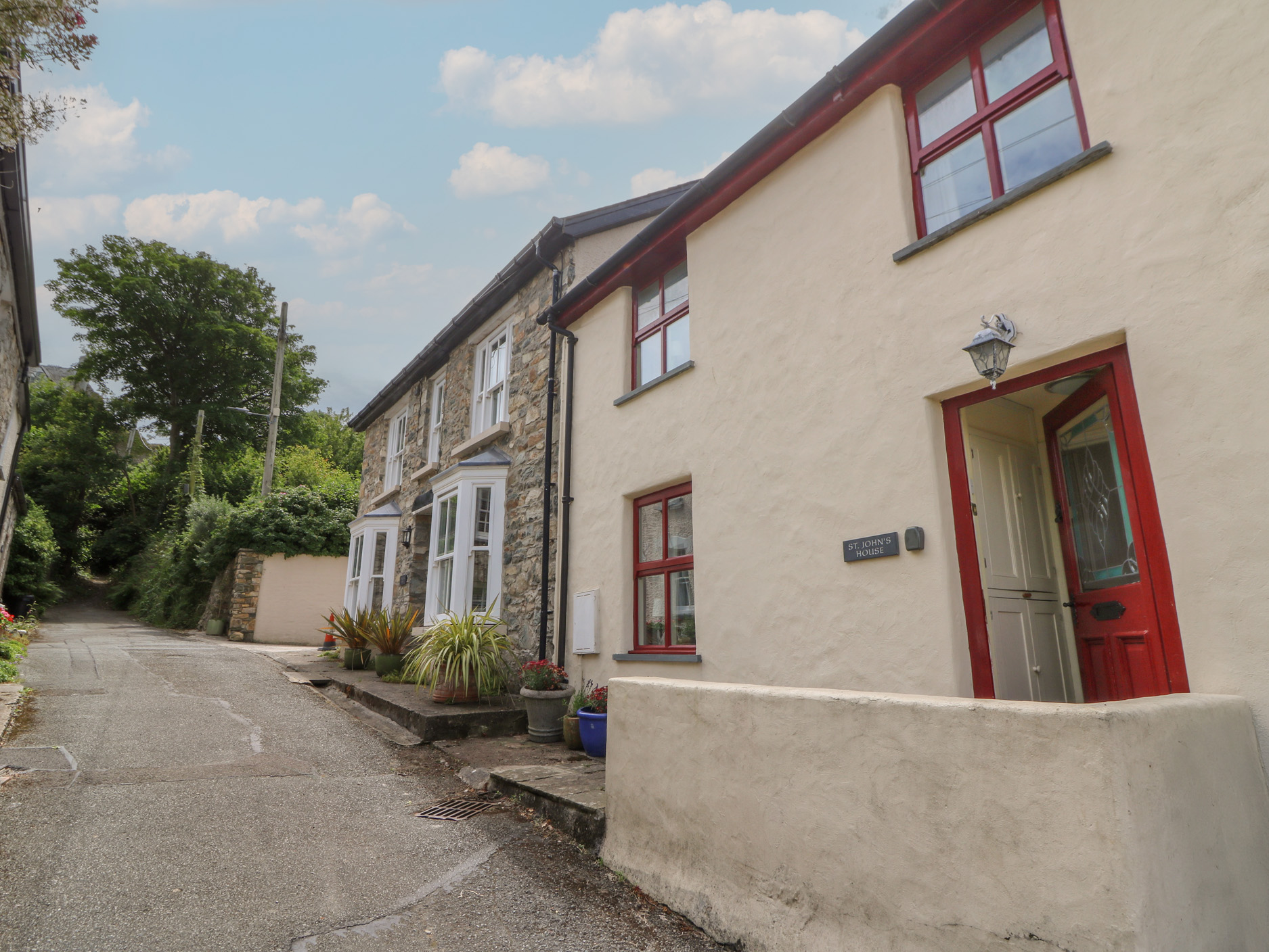 4 bedroom Cottage for rent in Newport