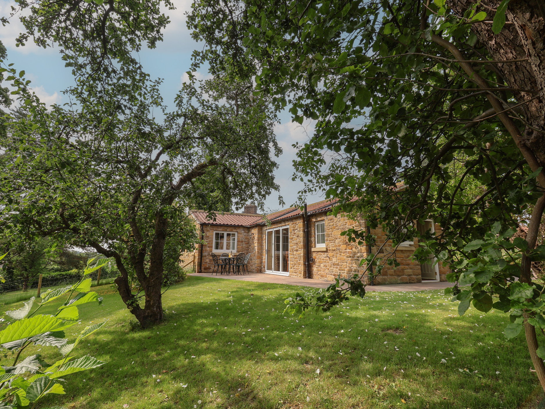2 bedroom Cottage for rent in York