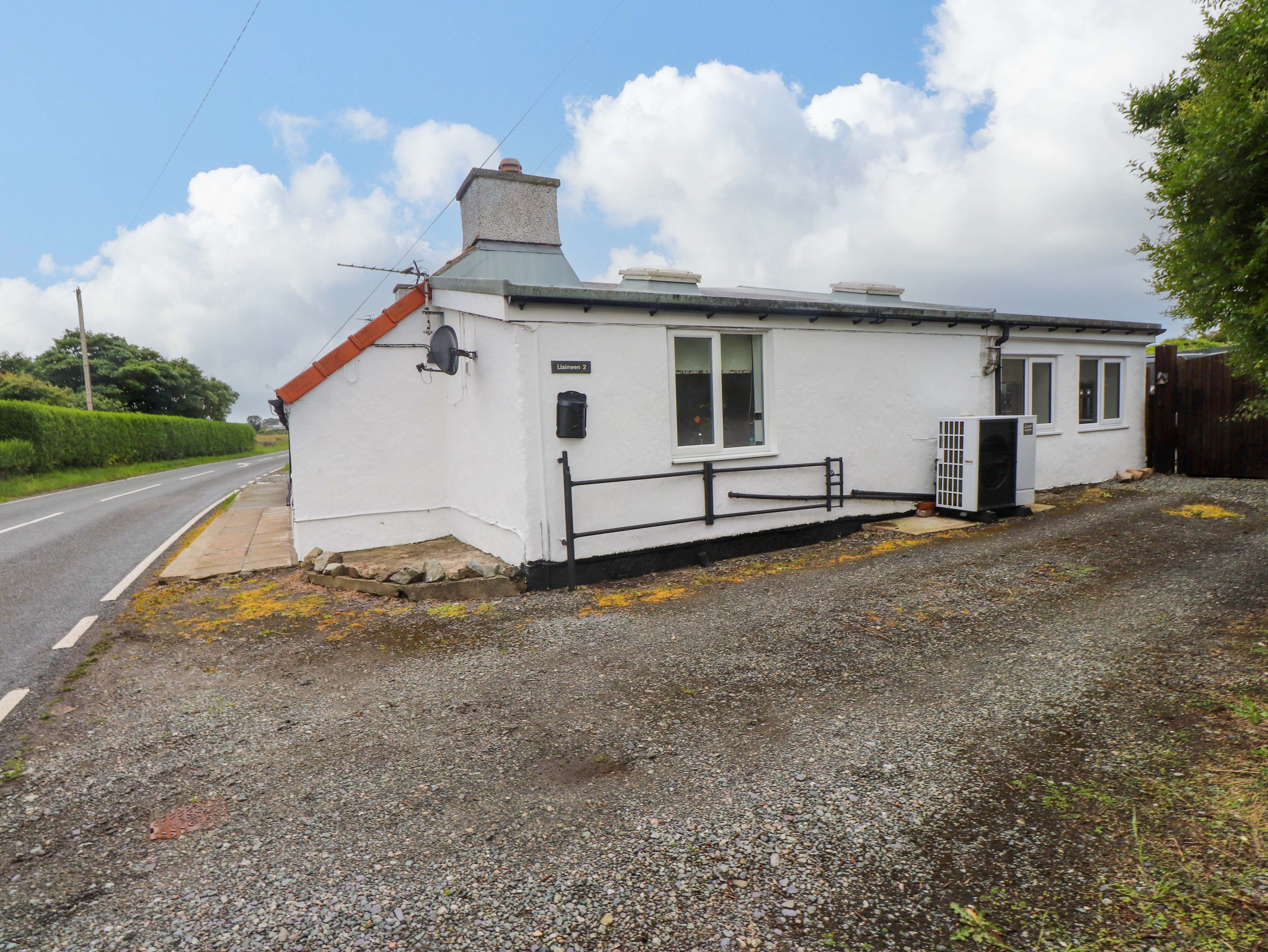 2 bedroom Cottage for rent in Rhosneigr