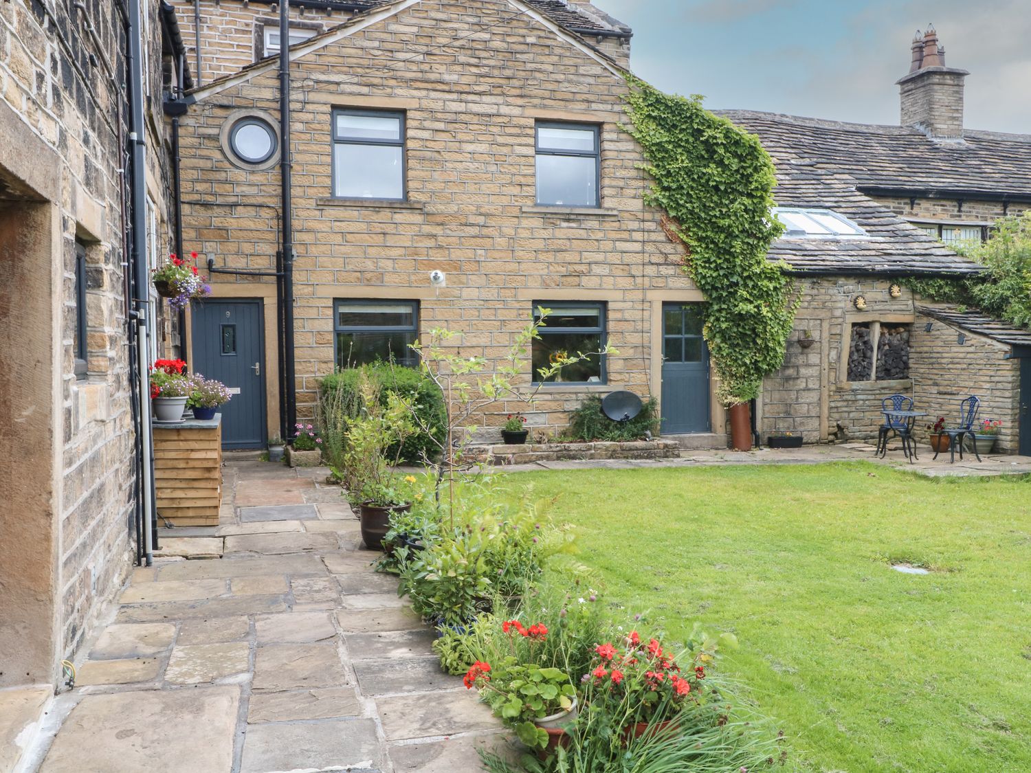 1 bedroom Cottage for rent in Holmfirth
