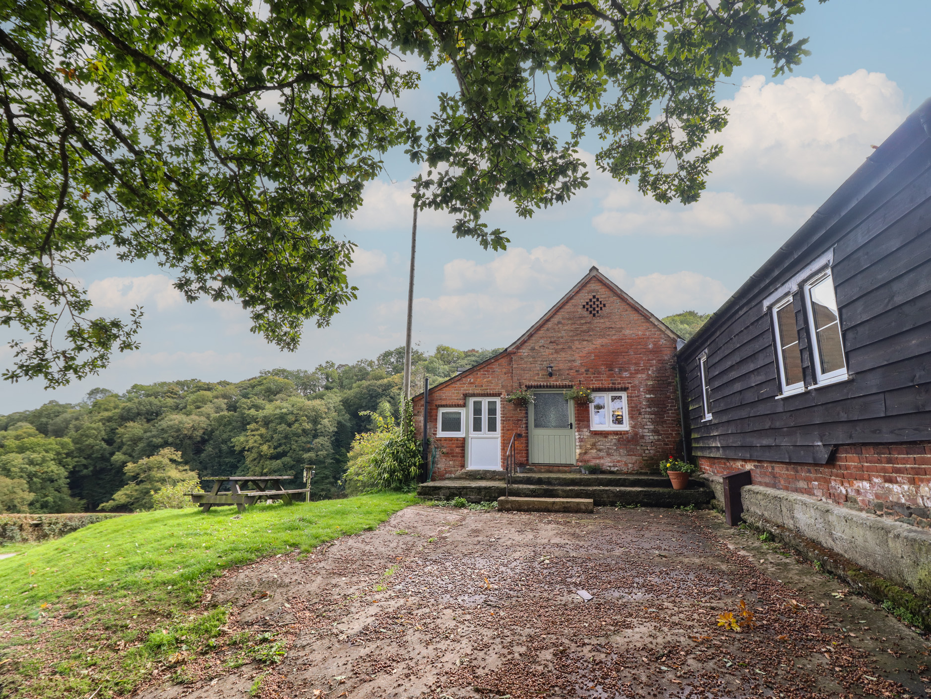 2 bedroom Cottage for rent in Welshpool