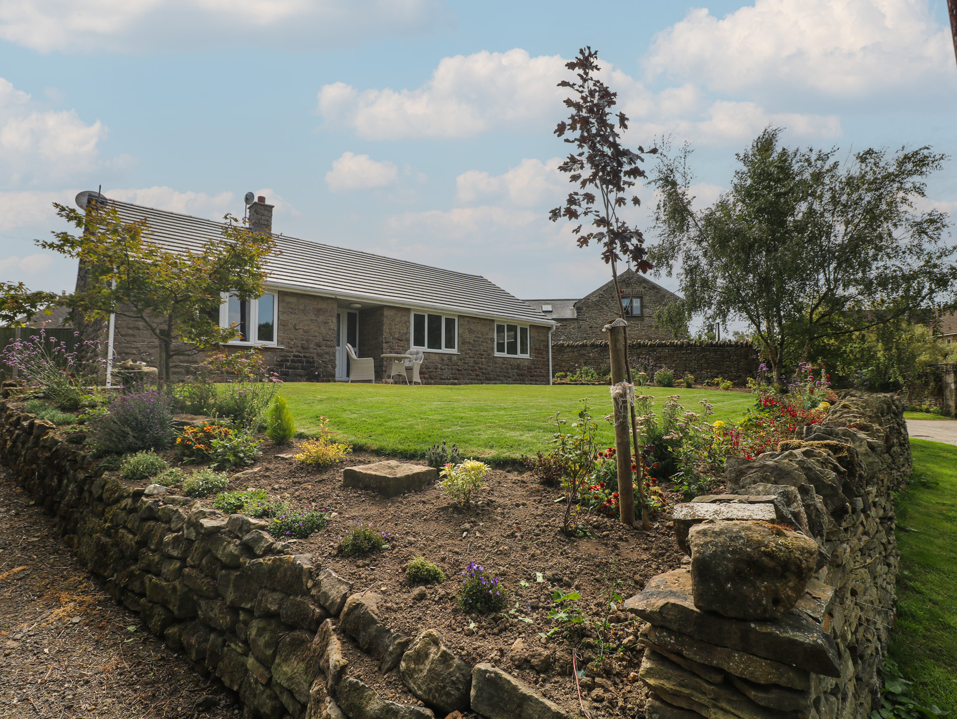 3 bedroom Cottage for rent in Chesterfield