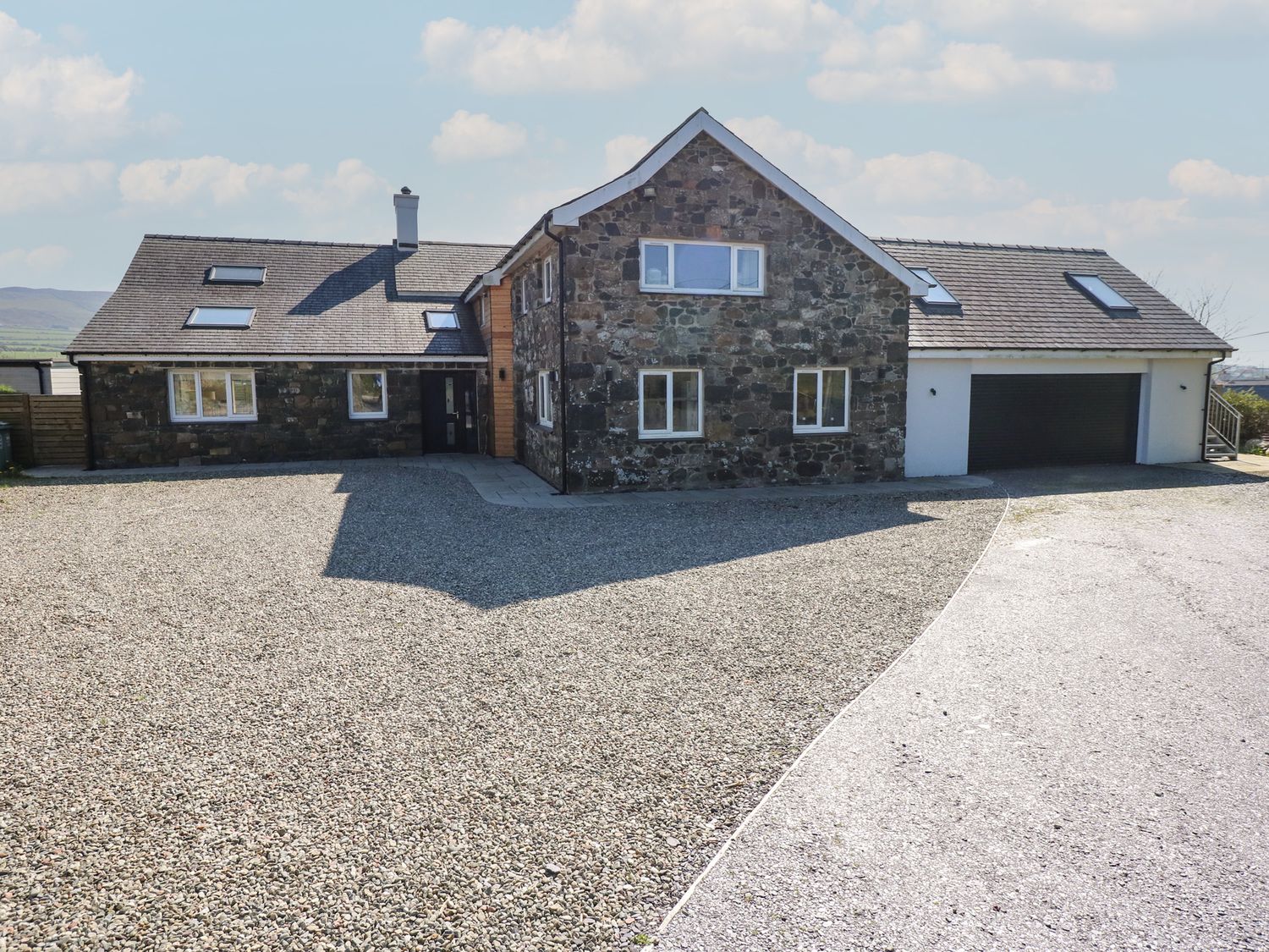 5 bedroom Cottage for rent in Pwllheli