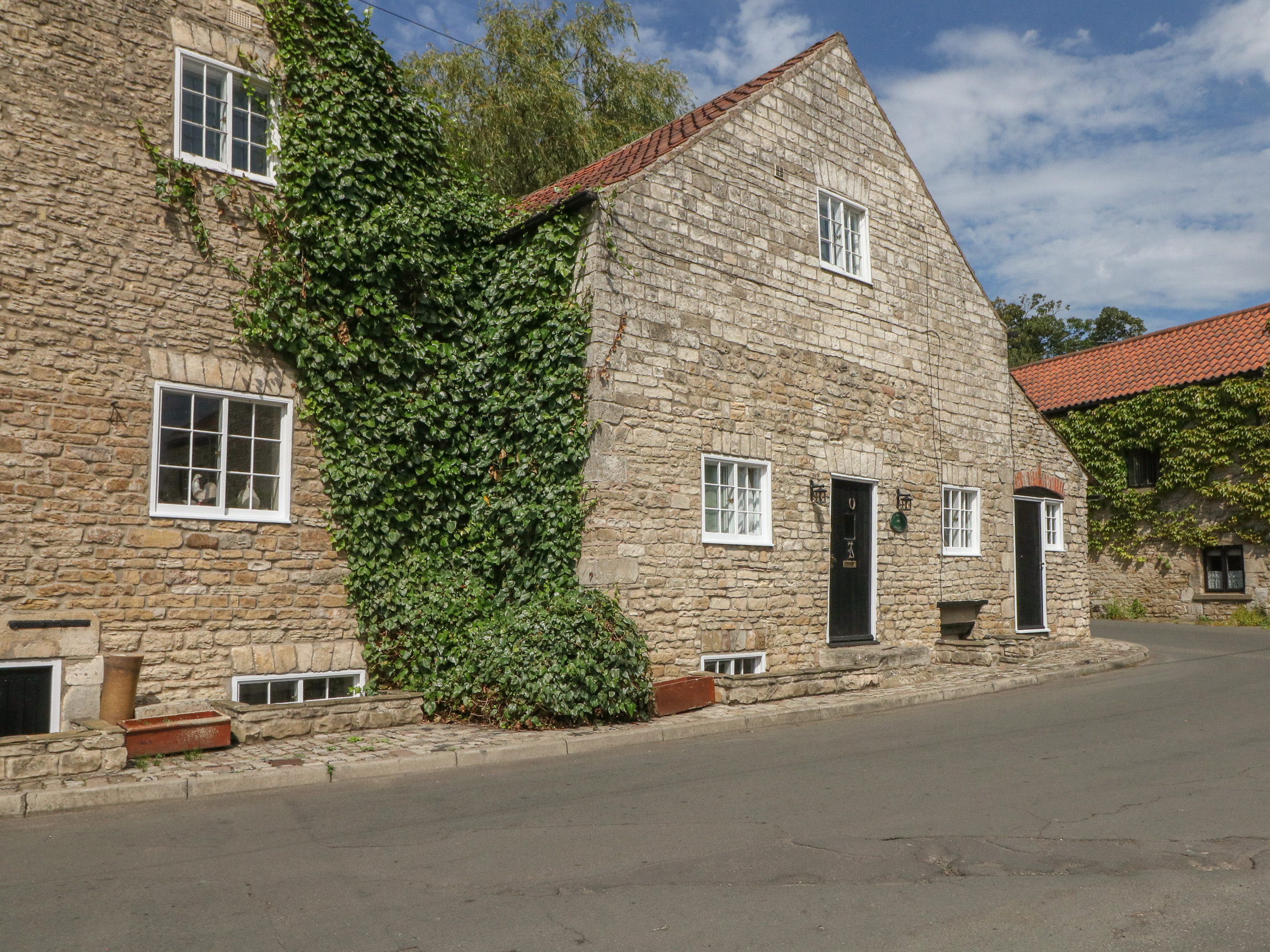 5 bedroom Cottage for rent in Doncaster