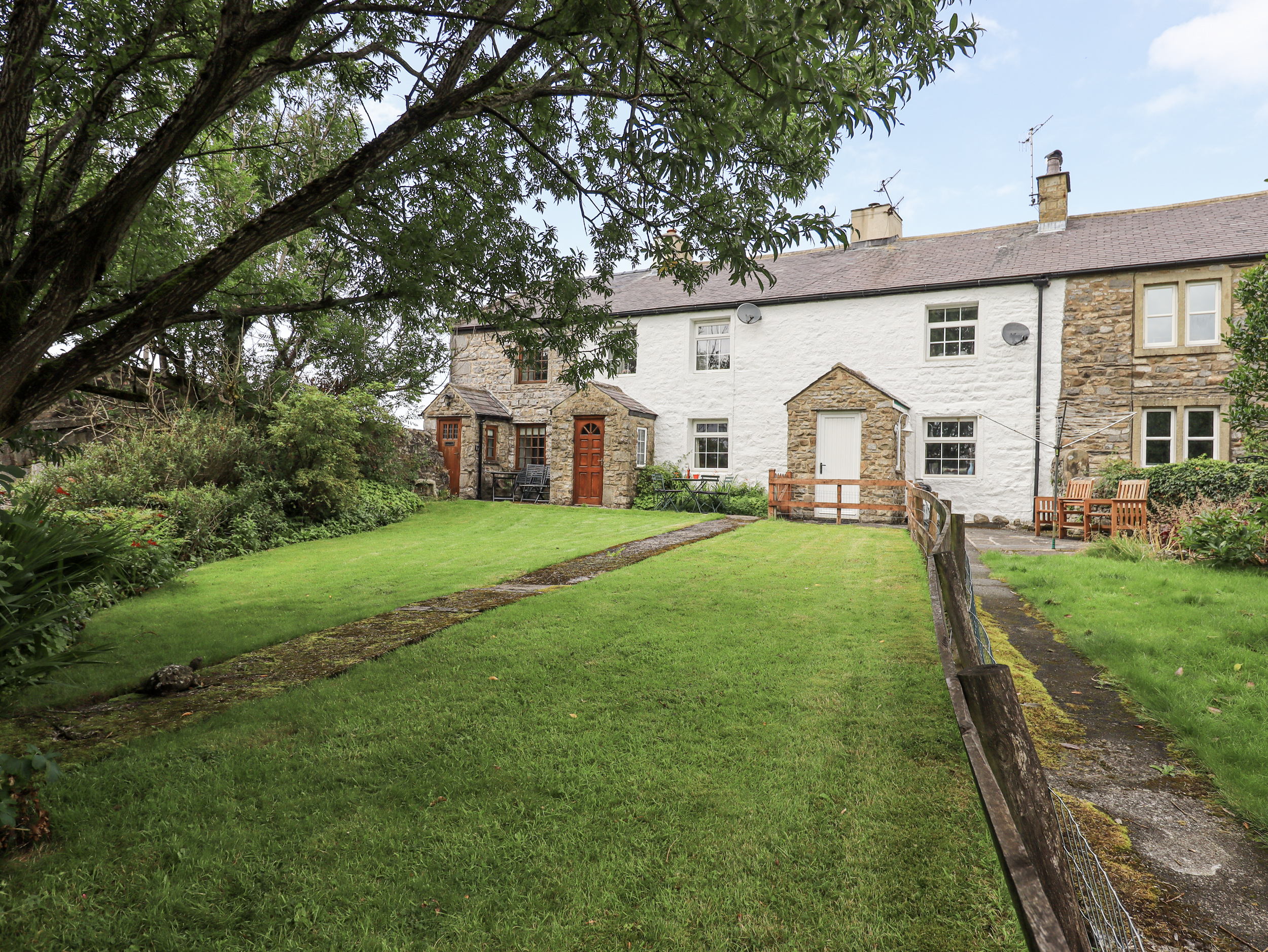 3 bedroom Cottage for rent in Settle