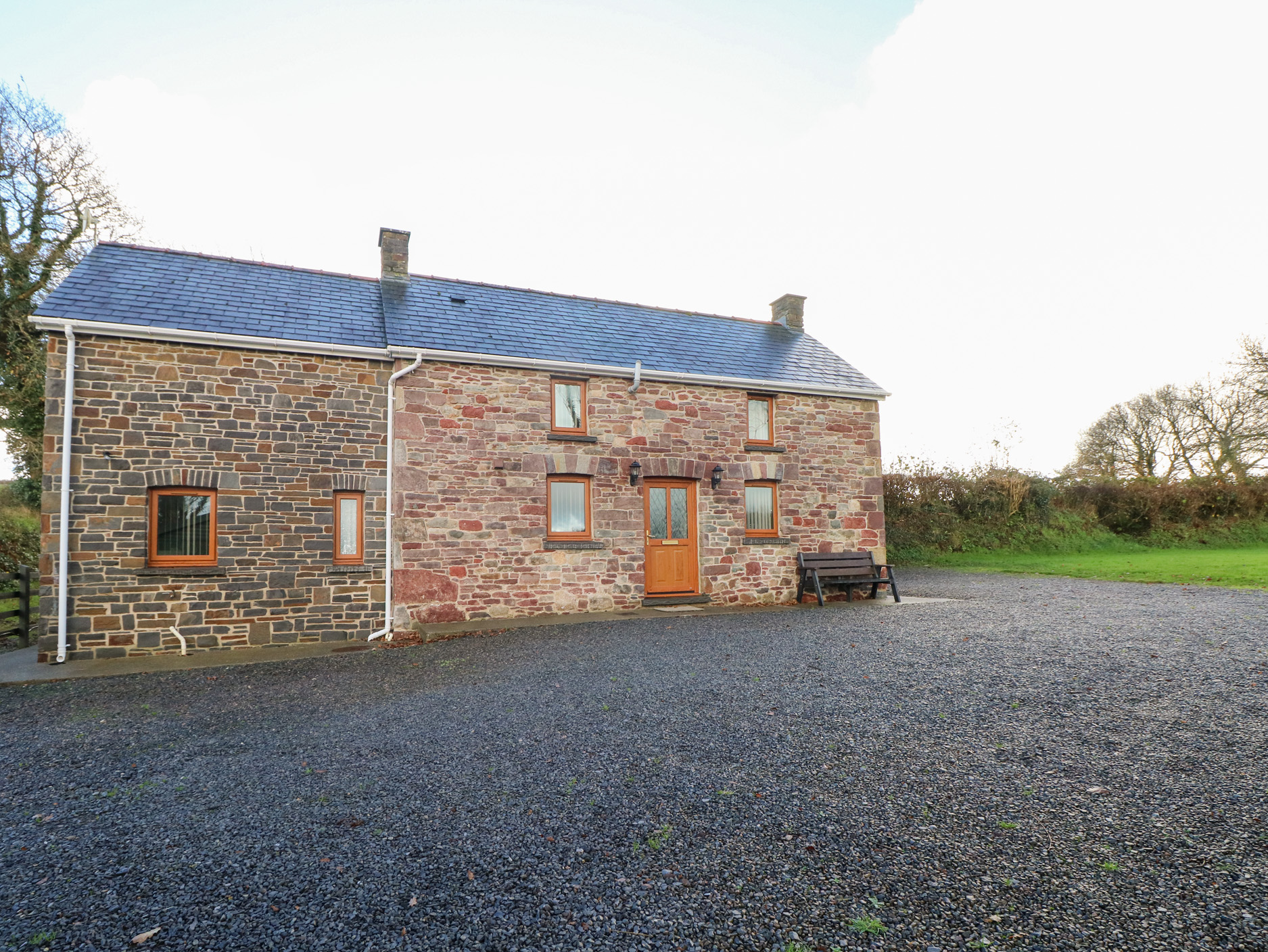 3 bedroom Cottage for rent in St Clears