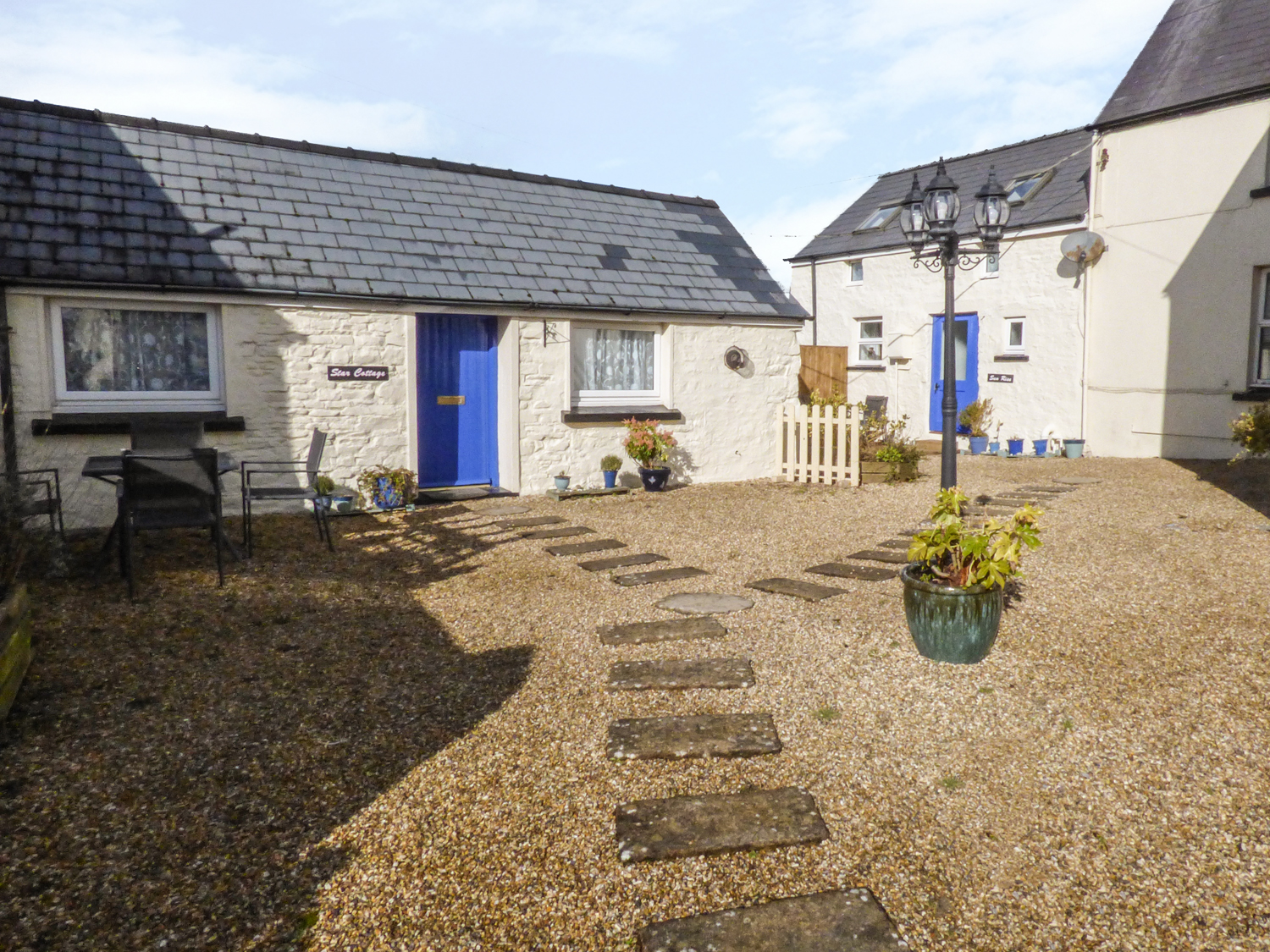 Sun Rise Cottage Dog Friendly Holiday Cottage in Saundersfoot