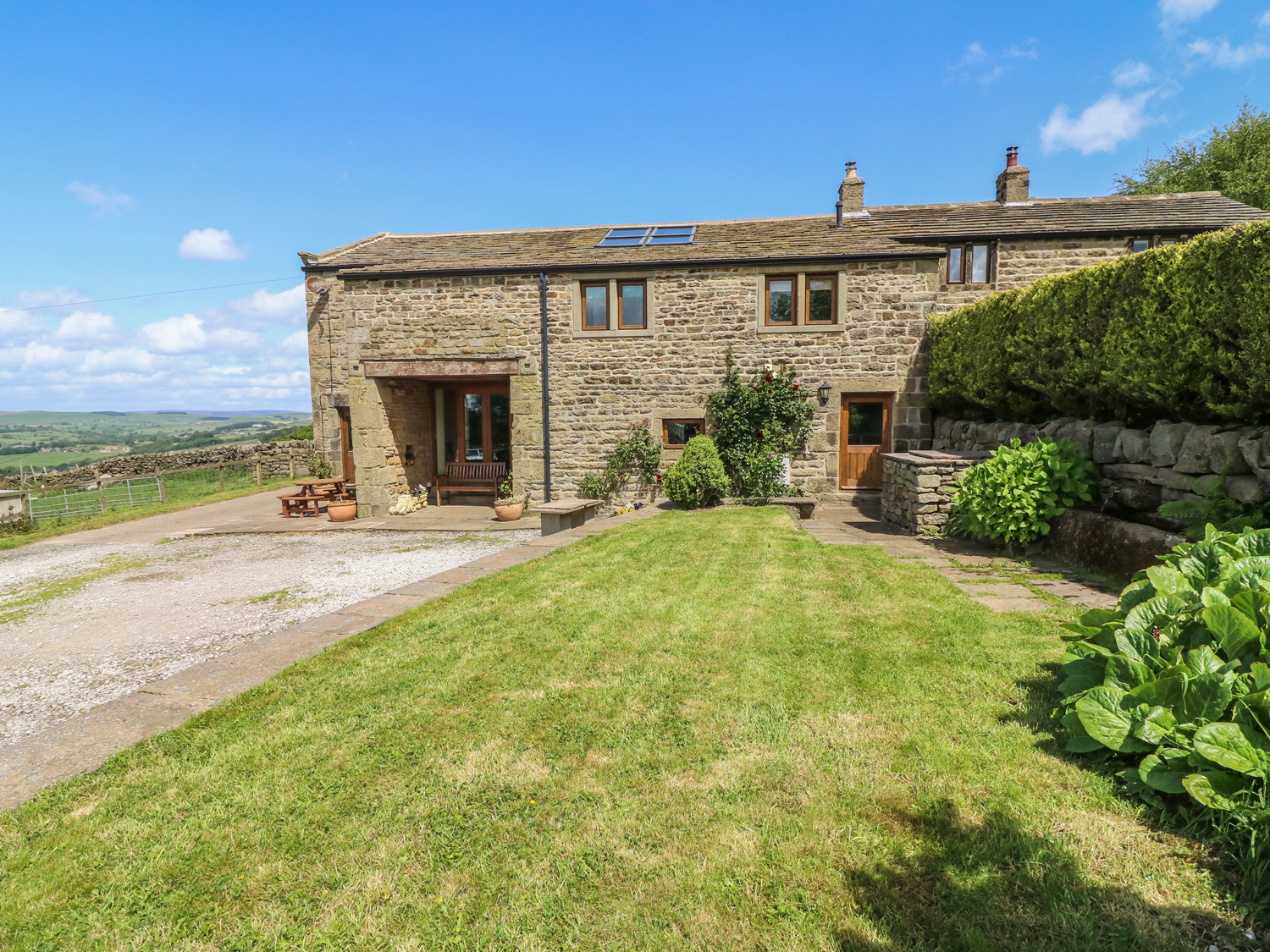 Swallow Barn Dog Friendly Holiday Cottage in Silsden