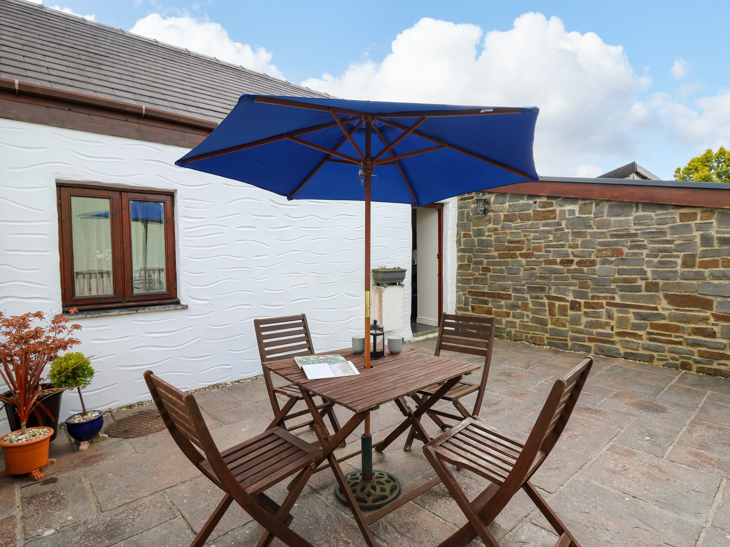 2 bedroom Cottage for rent in St Clears