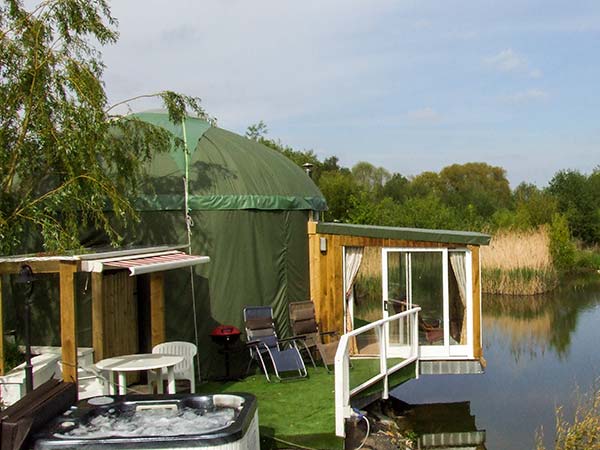 Secret Island Yurt,Tewkesbury