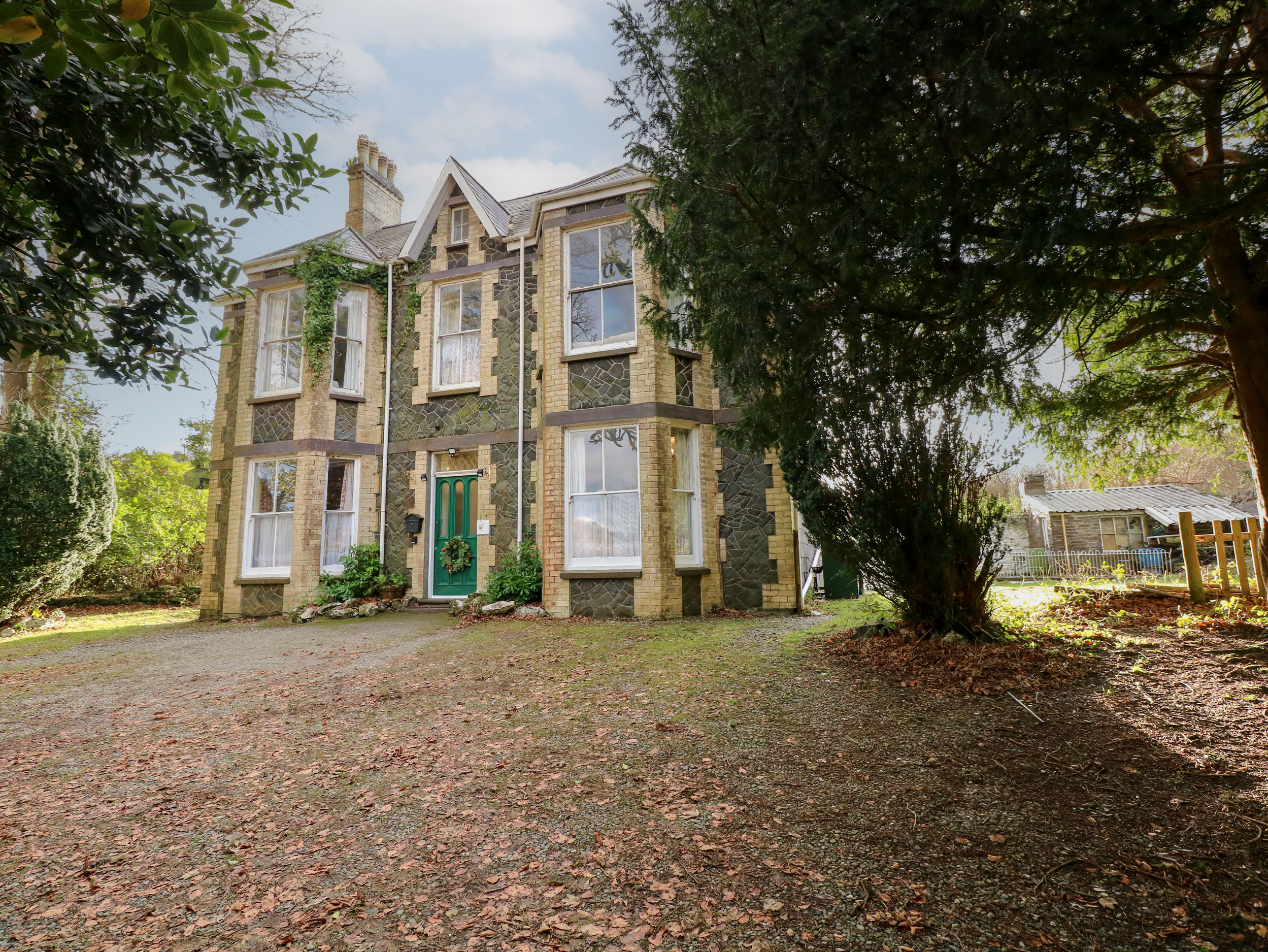 6 bedroom Cottage for rent in Penygroes