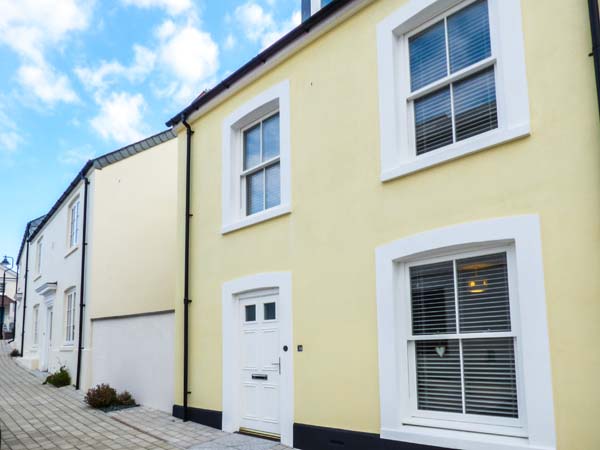 Yellow House, The,Newquay