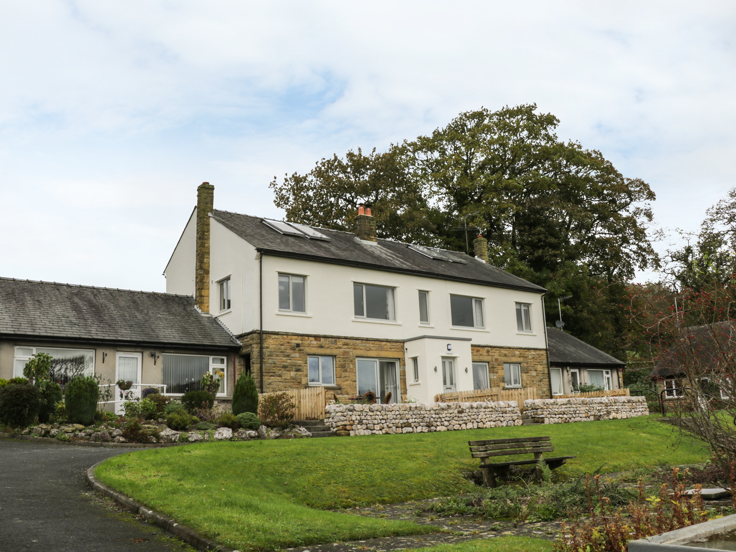 2 Orchard Leigh Dog Friendly Holiday Cottage in Austwick Yorkshire