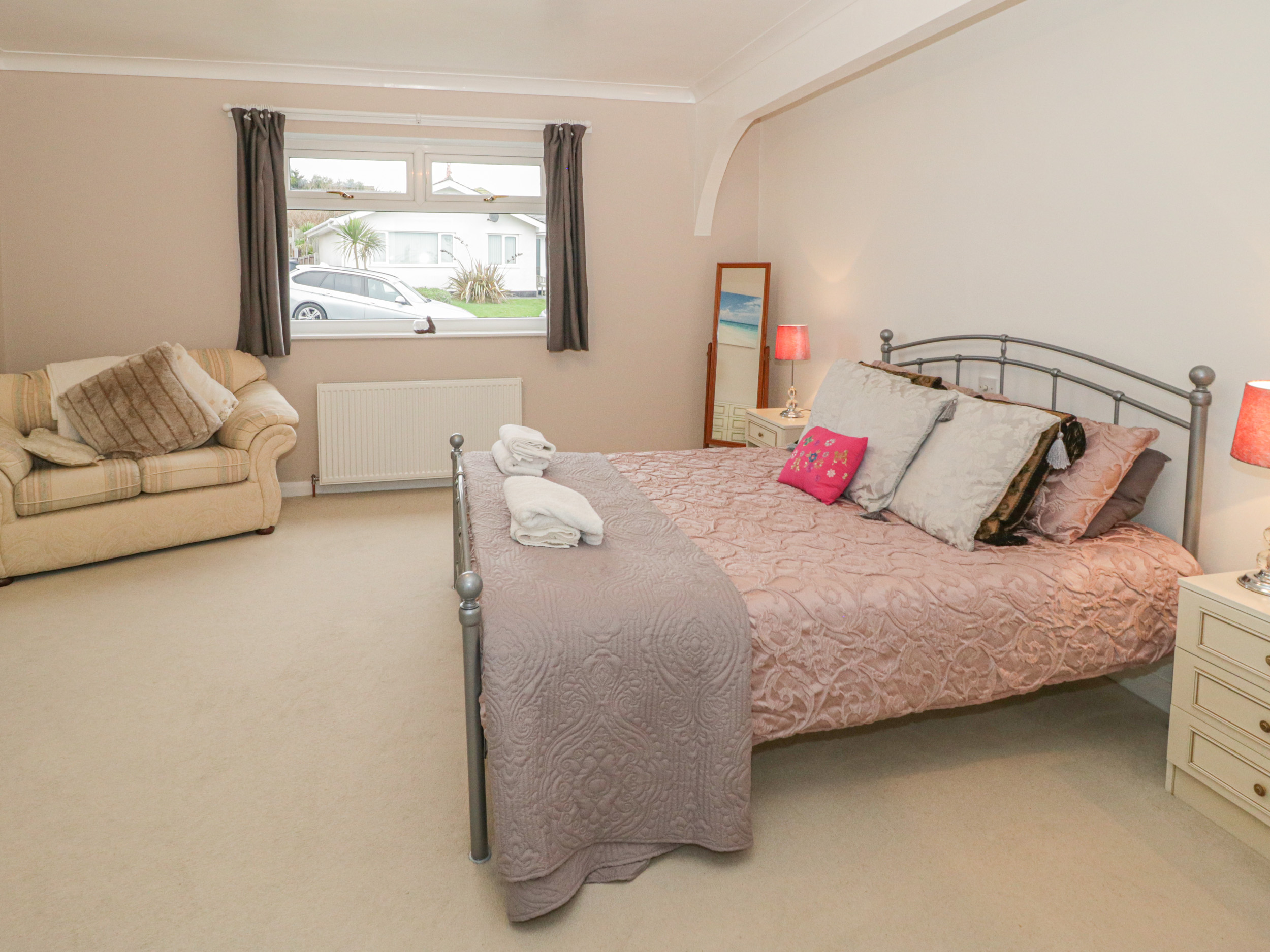 Bay Lodge Dog Friendly Holiday Cottage in Bull Bay Anglesey Wales