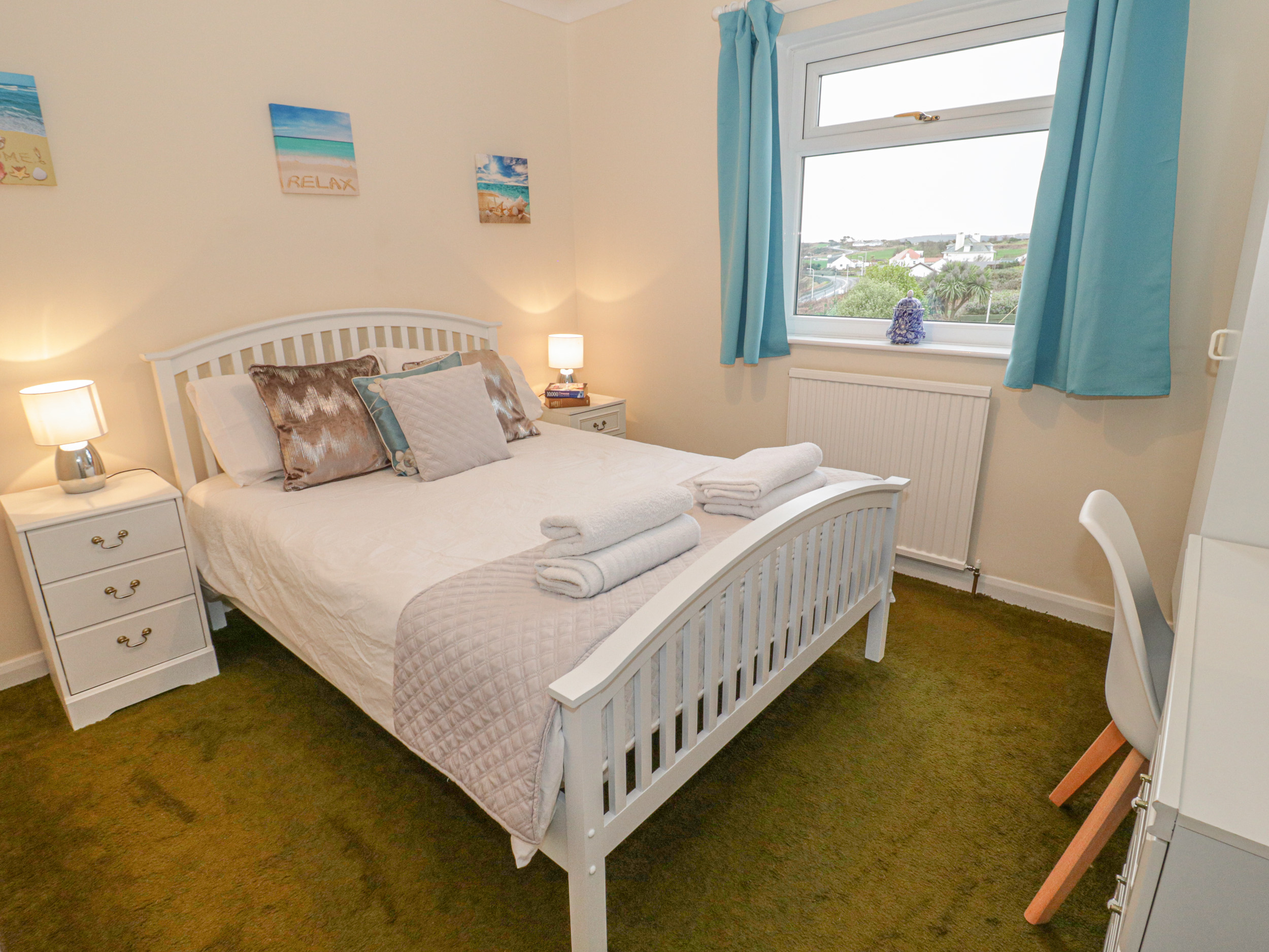 Bay Lodge - Dog Friendly Holiday Cottage in Bull Bay - Anglesey - Wales