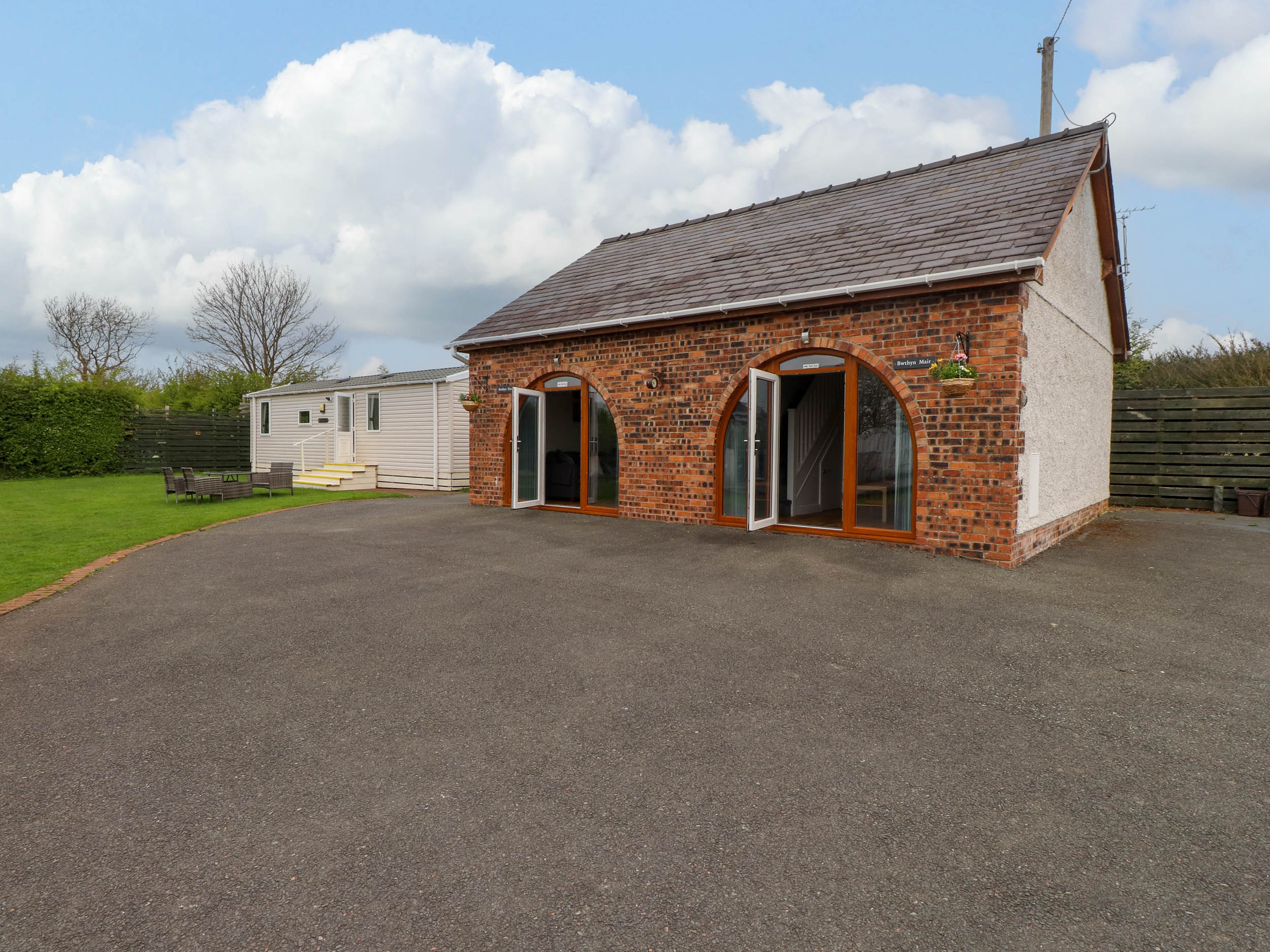 1 bedroom Cottage for rent in Llangefni