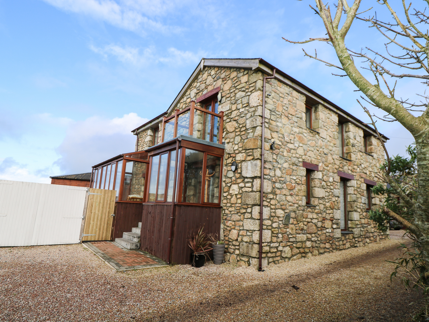 Avalon Stables Dog Friendly Cottage in St Just