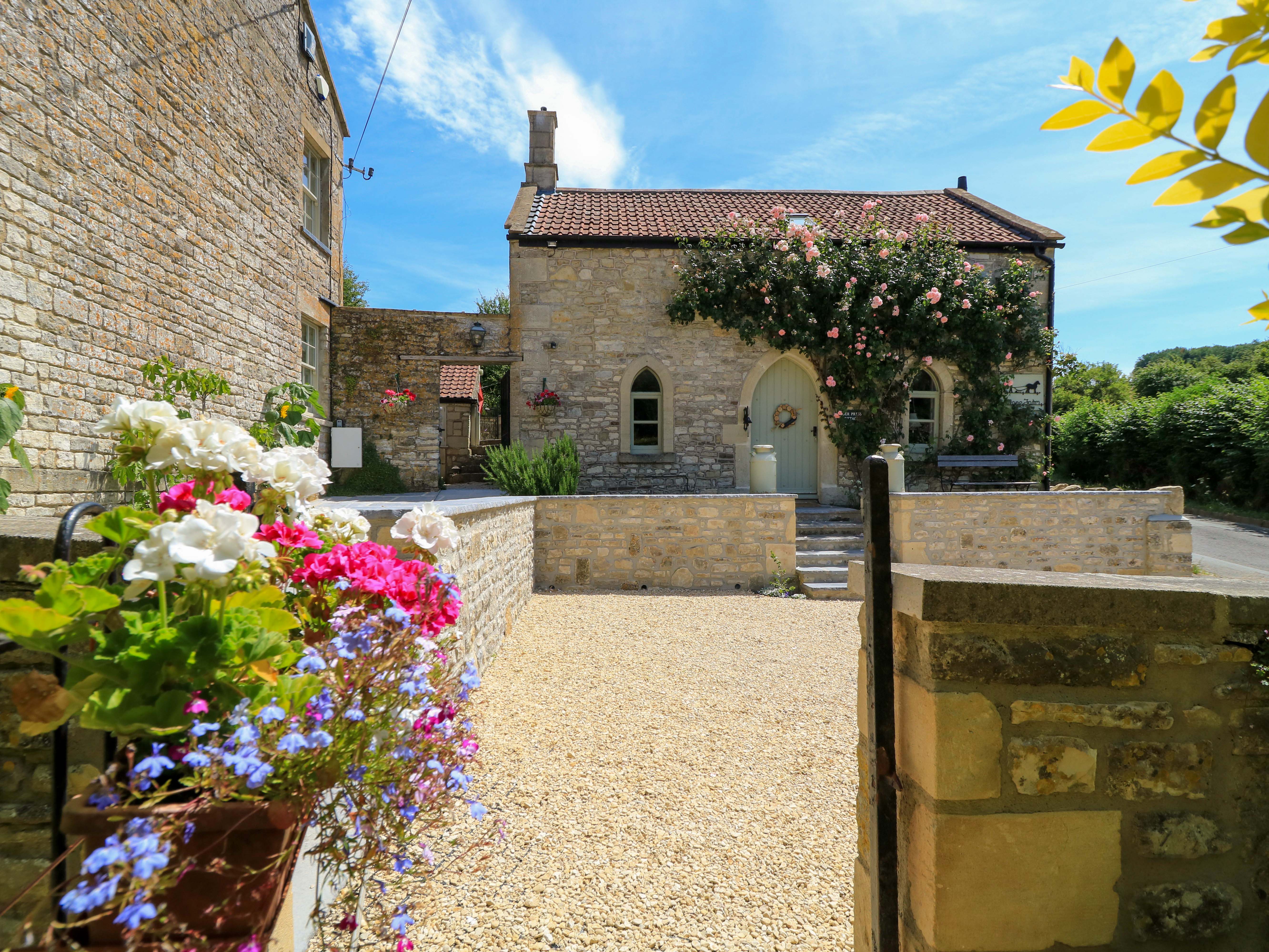 2 bedroom Cottage for rent in Bath