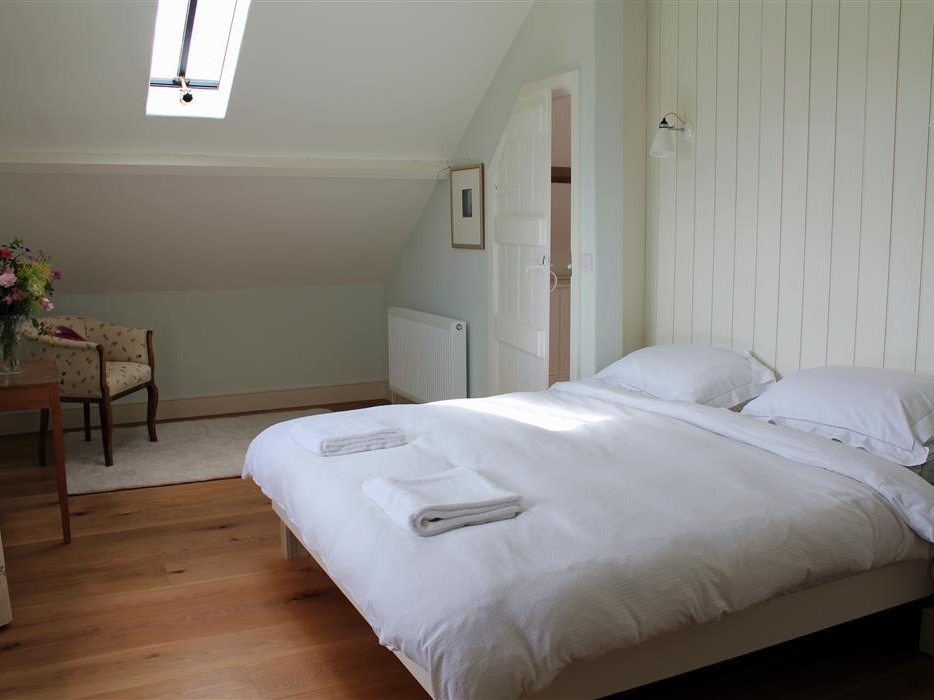 THE CART BARN, Chilmark, Wiltshire
