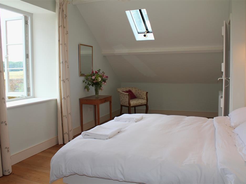THE CART BARN, Chilmark, Wiltshire