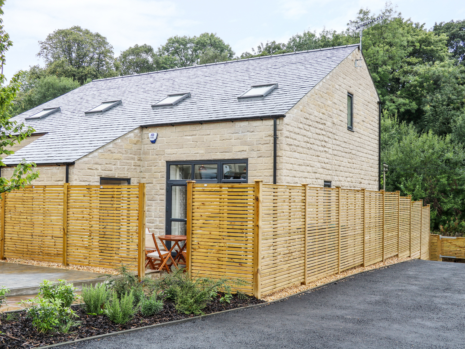 2 bedroom Cottage for rent in Haworth